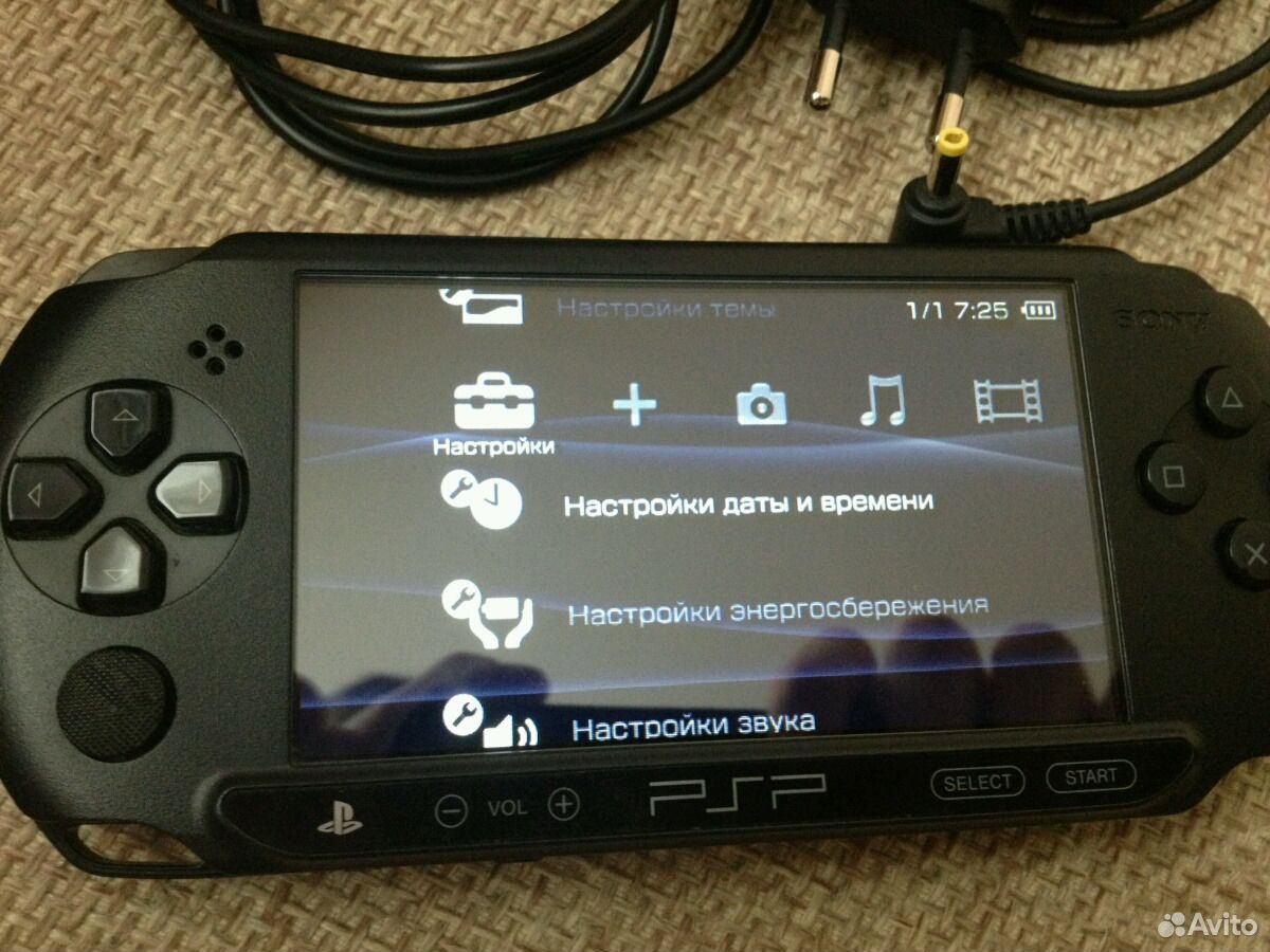 Пи эс пи. PSP e100. Пиха игровая приставка. Сонька ПСП. ПСП Пиха консоль.