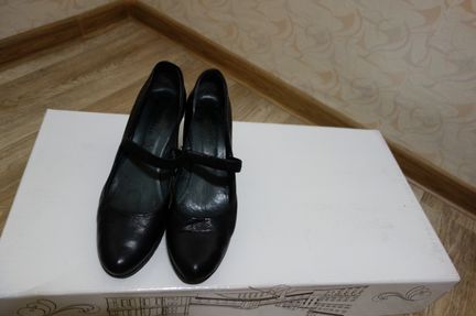 Туфли кожаные Tamaris черного цвета р.41-42
