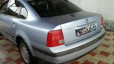 Volkswagen Passat 1.6 МТ, 1999, седан, битый