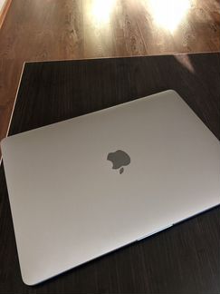 Apple MacBook Pro (13-inch, 2017, Four thuderbolt