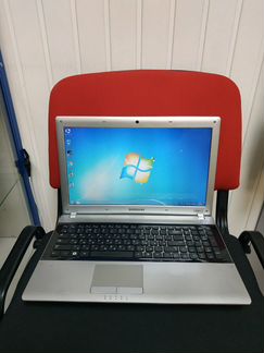 Ноутбук SAMSUNG RV520
