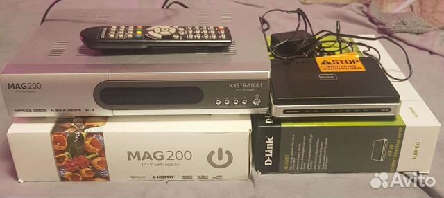 Тв-приставка MAG 200 и маршрутизатор D-Link DIR-10