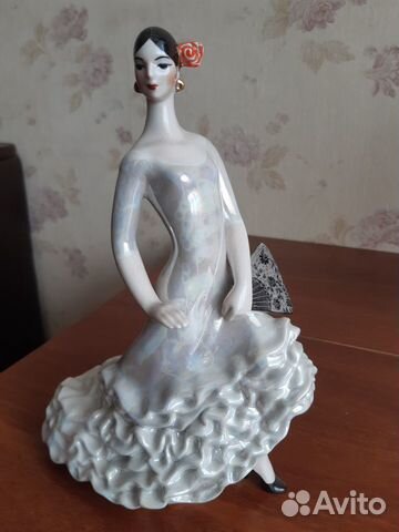 Фарфор, Танцовщица с веером