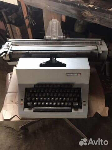 Пишущая машинка Листвица