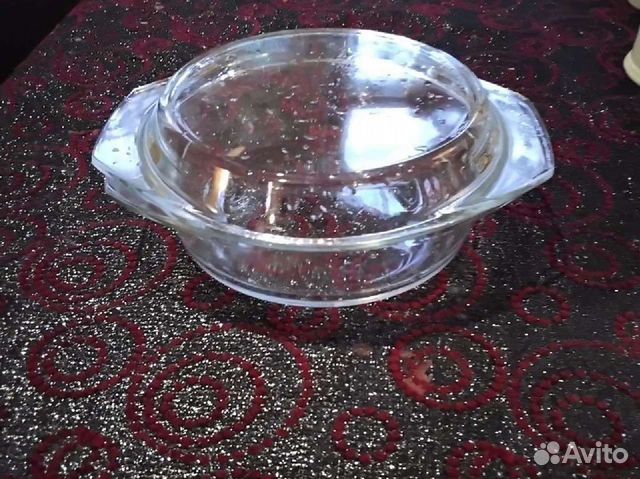 Стеклянная кастрюля с крышкой
