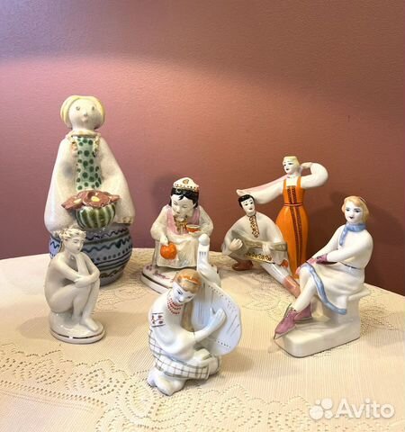 Коллекция фарфоровых статуэток