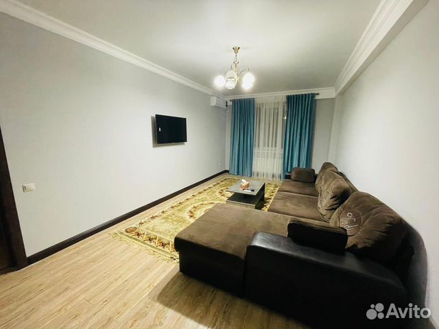 

2-к. квартира, 70 м², 8/12 эт.