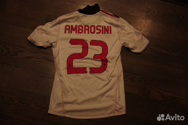 Официальная форма фк Милан. Амброзини 2010-2011 Официальная форма фк Милан. Амброзини 2010-2011