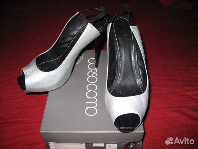 Серебряные с черным босоножки Corso Como р.40 Серебряные с черным босоножки Corso Como р.40