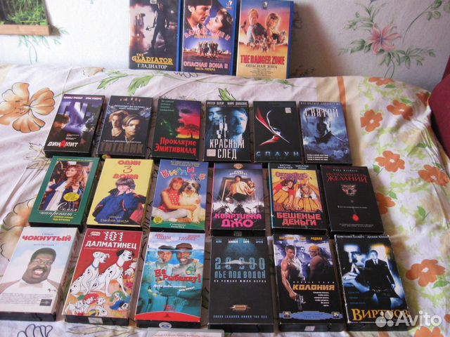 Кассеты VHS с фильмами (студийными)