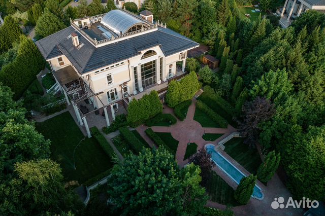 

10-к. и более коттедж, 1300 м²