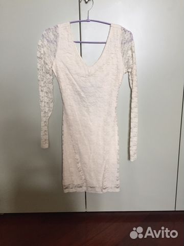 Белое кружевное платье с открытой спиной Forever21 Белое кружевное платье с открытой спиной Forever21