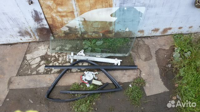 Стекло двери переднее левое Nissan almera N15