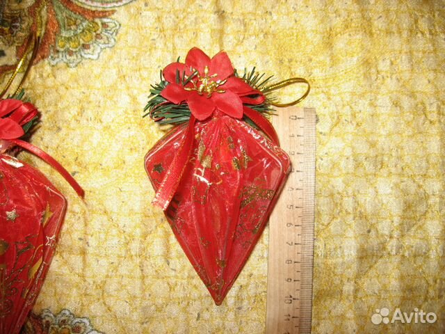 Новогодние пластиковые игрушки