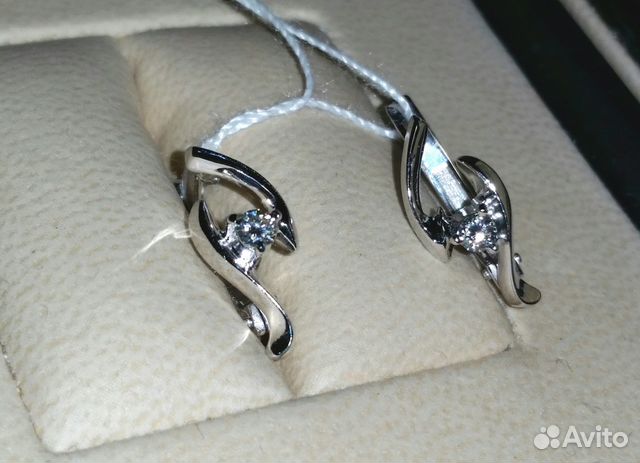 Серьги золотые с 2 бриллиантами (Россия) Серьги золотые с 2 бриллиантами (Россия)
