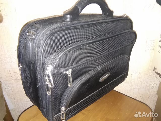Мужская сумка с плечевым ремнем в хорошем состояни Мужская сумка с плечевым ремнем в хорошем состояни