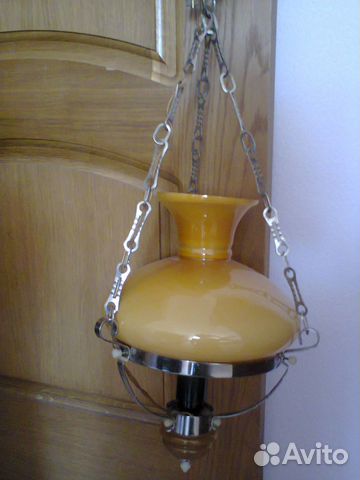 Лампа настольная и два потолочных светильника