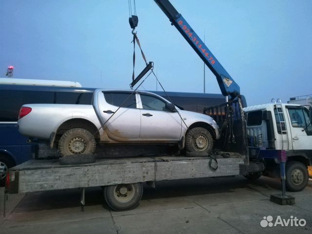 Услуги эвакуатора. Грузовик рузовик с манипуляторо