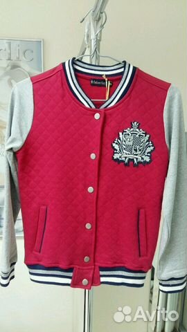 Трикотажный бомбер с вышивкой для девочки