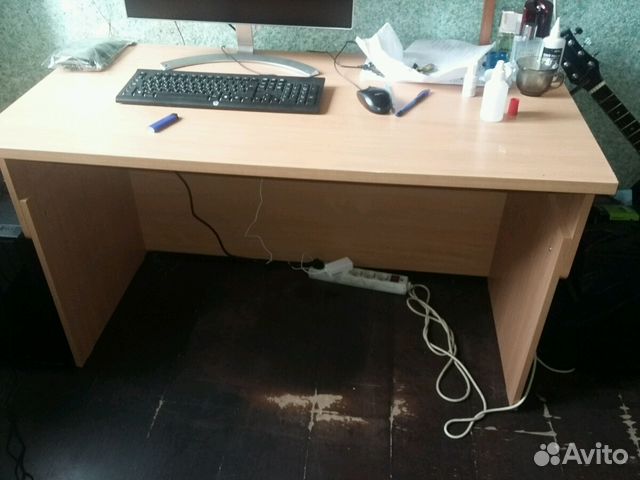 Стол с навесной полкой в комплекте
