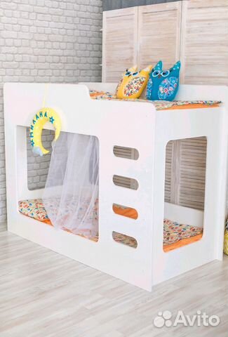 Детская новая двухъярусная кровать с матрасами Детская новая двухъярусная кровать с матрасами