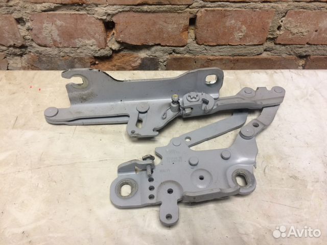 Петля капота передняя правая бмв 1 F20 Петля капота передняя правая бмв 1 F20