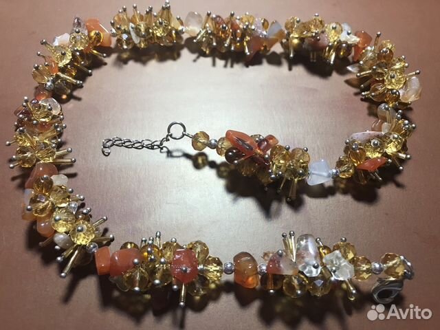 Красивое колье с натуральными камнями