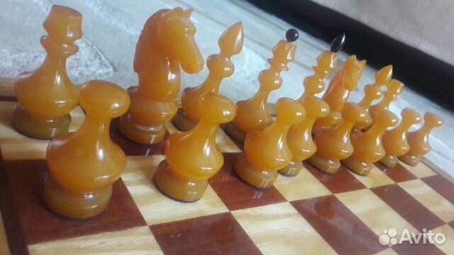 Шахматы янтарные подарочные