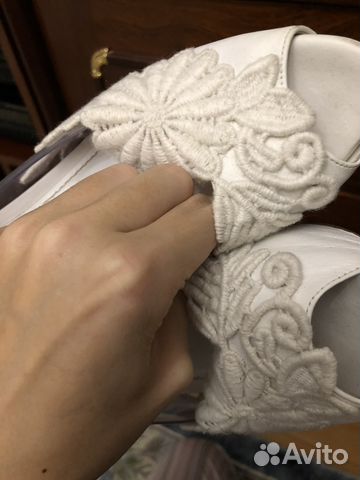 Белые свадебные туфли Dolce&Gabbana