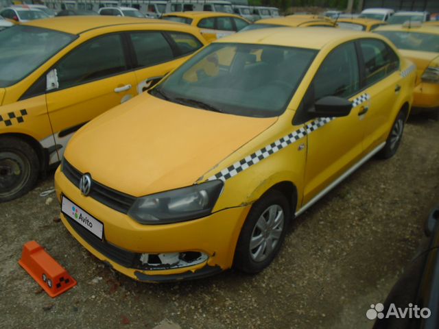 Volkswagen Polo 1.6 МТ, 2015, битый, 100 000 км Volkswagen Polo 1.6 МТ, 2015, битый, 100 000 км