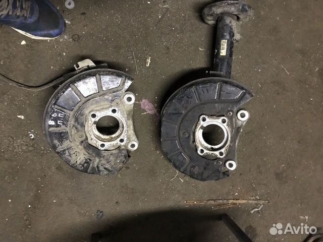 Кулак поворотный правый на VW пассат B-6