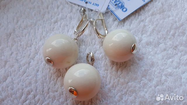 Серьги и кулон из серебра с белым агатом 2920