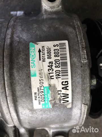 Компрессор кондиционера на VW пассат B6 1K0820803S