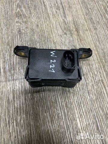 Mercedes Benz W221 Датчик ускорения 0045422118 Mercedes Benz W221 Датчик ускорения 0045422118