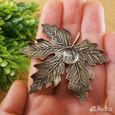 Брошь Кленовый лист с каплей, латунь Брошь Кленовый лист с каплей, латунь