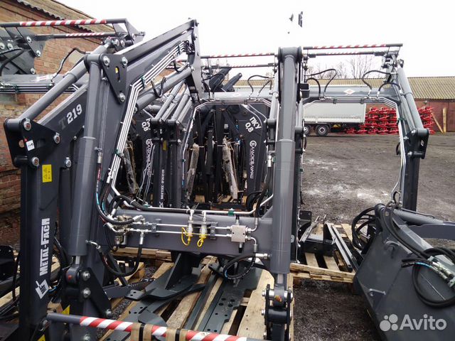 Фронтальный погрузчик Metal-Fach Т-229 1600