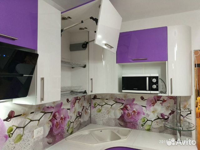 Кухня угловая на заказ с гнутыми фасадами Кухня угловая на заказ с гнутыми фасадами