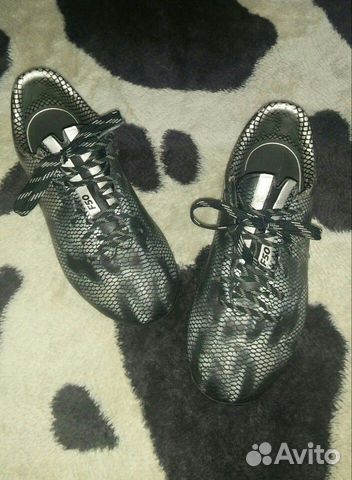 Футбольные бутсы adidas Футбольные бутсы adidas