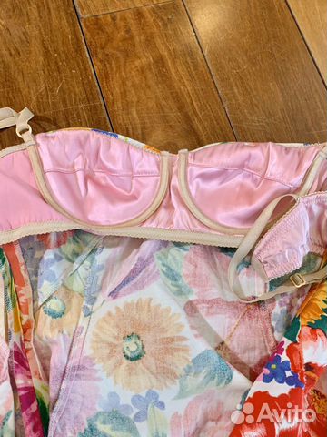 Платье D/G 42, очень красиво делает фигуру, внутри