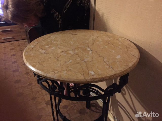 Журнальный столик из мрамора