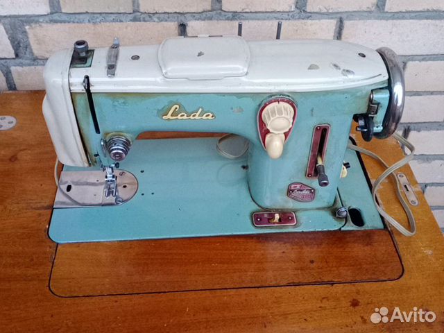 Швейная машина Лада т237
