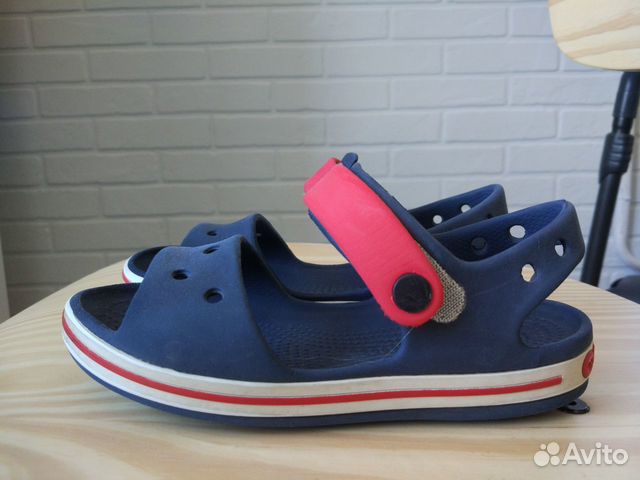 Продам б/у сандалии crocs