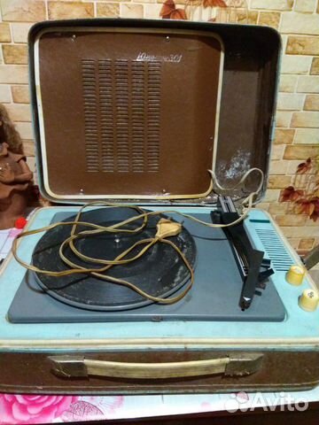 Проигрыватель виниловых пластинок