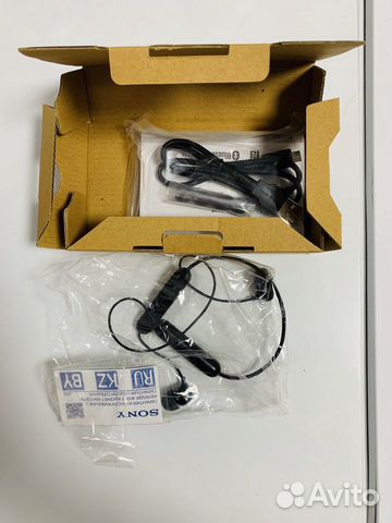 Беспроводные наушники Sony WI-C300. Полный комплек