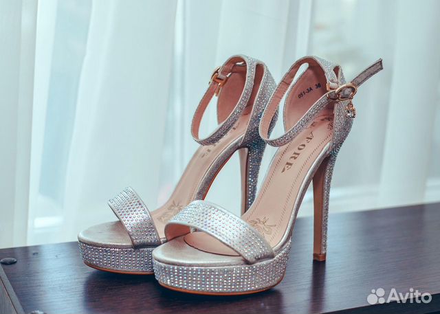 Босоножки праздничные