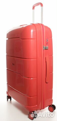 Чемодан пластиковый на колесах Чемодан пластиковый на колесах