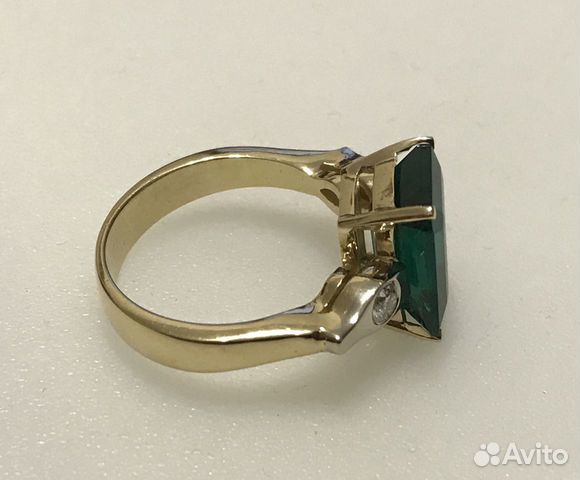 Золотой мужской перстень с изумрудом и бриллиантам Золотой мужской перстень с изумрудом и бриллиантам