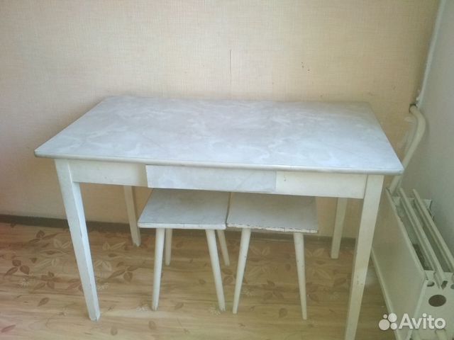 Стол кухонный плюс 2 табуретки Стол кухонный плюс 2 табуретки