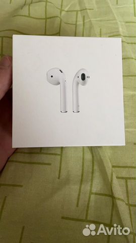 Наушники AirPods с беспроводным зарядным футляром Наушники AirPods с беспроводным зарядным футляром