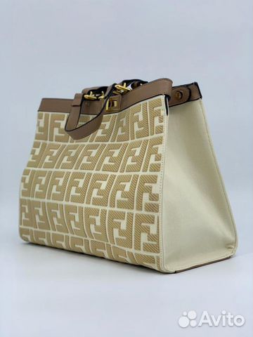 Новая женская сумка на плечо бежевая кожа Fendi Новая женская сумка на плечо бежевая кожа Fendi
